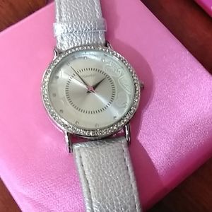 🆕Rocawear watch silver with rhinestones🆕
